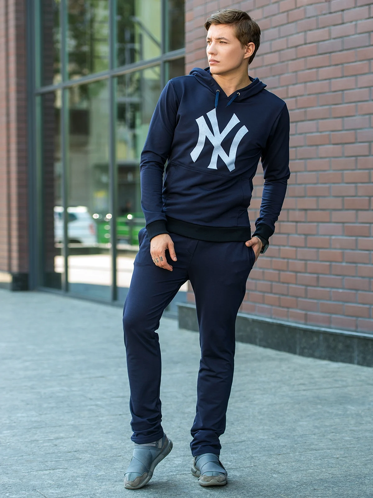 Темно синяя кофта мужская