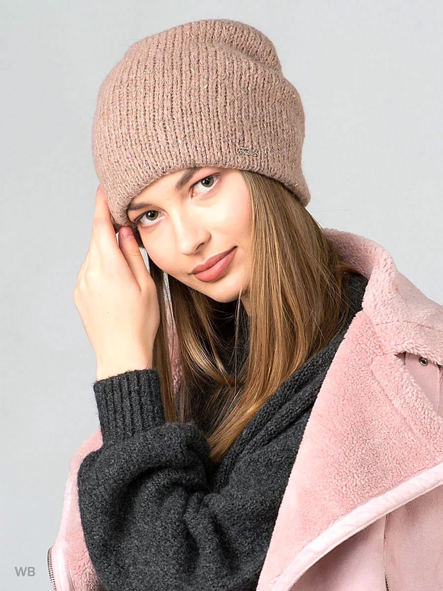 Шапка пудрового цвета