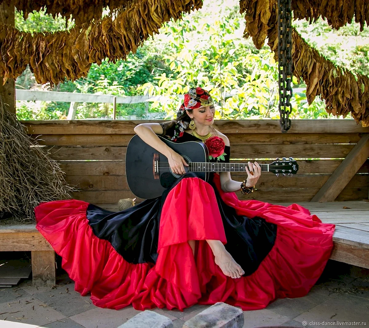 Фламенко в цыганском костюме