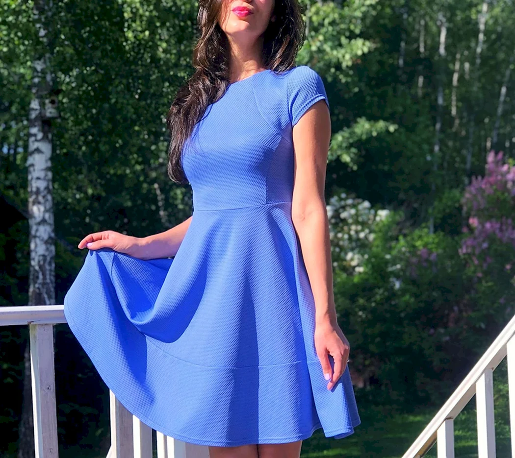 Платье отрезное по талии