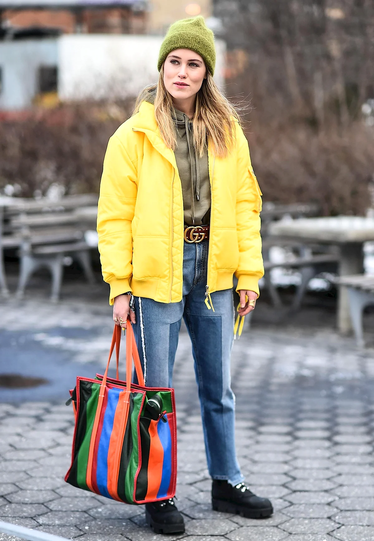 Шапка к желтой куртке