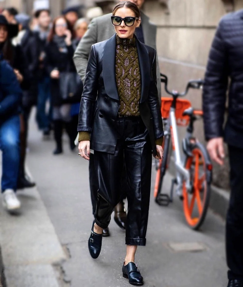 Кожаные брюки на Оливии Палермо