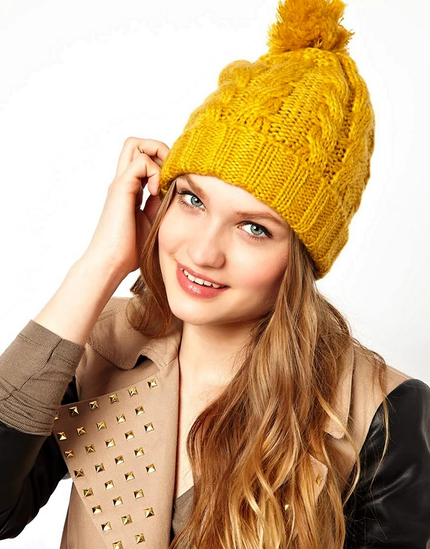 Желтая шапка