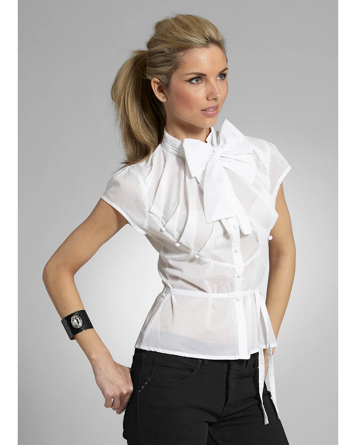 Фасон белой блузки для офиса