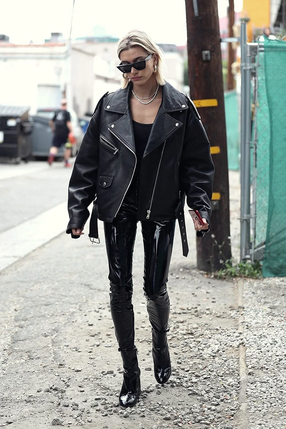 Хейли Бибер в косухе