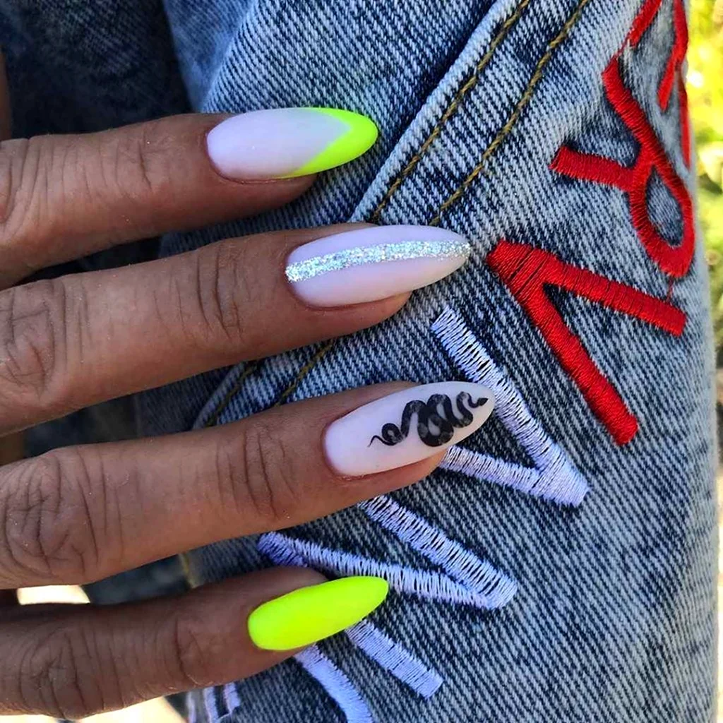 Маникюр кислотный френч
