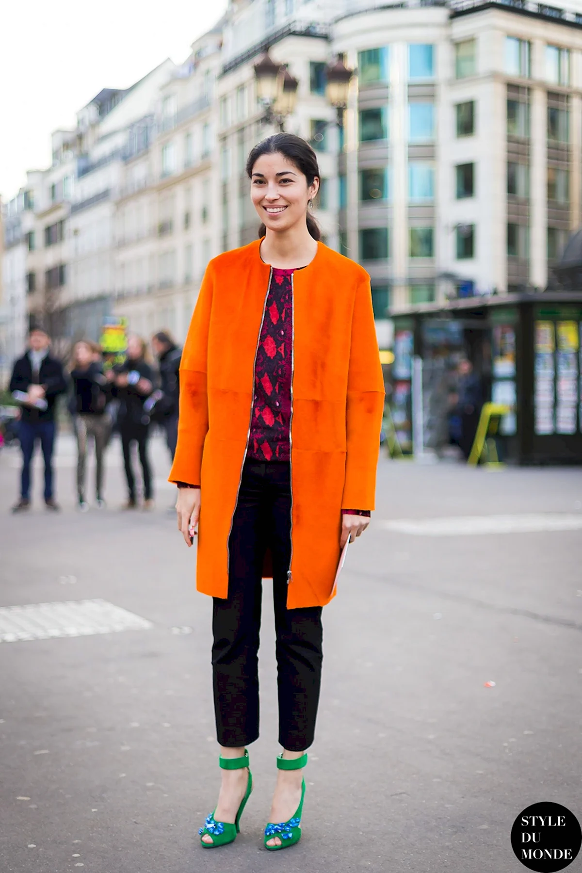 Бежевое пальто колор блокинг Street Style