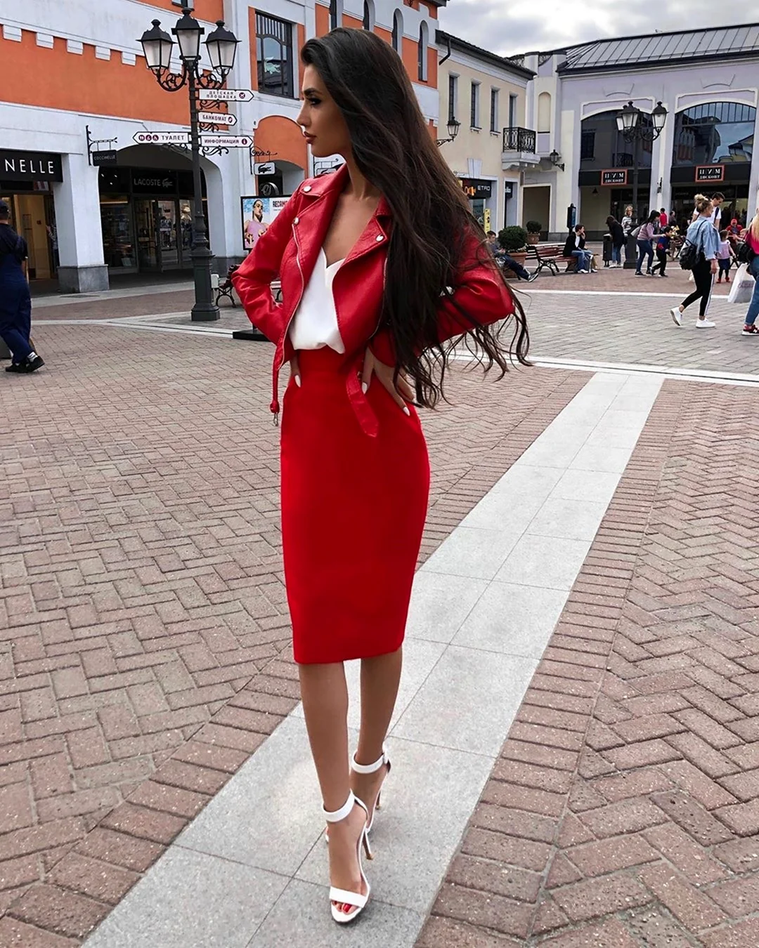 Красное платье с курткой