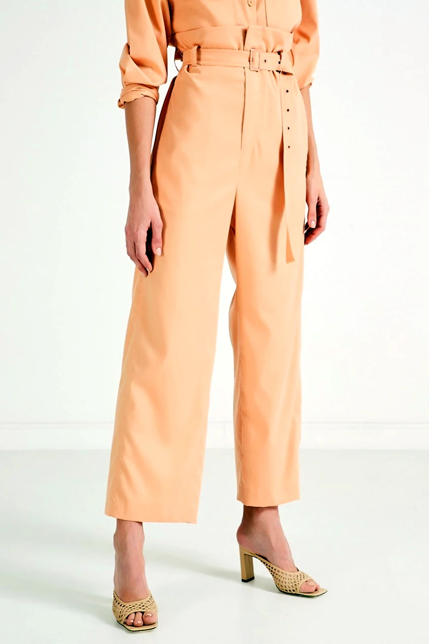 Широкие бежевые брюки