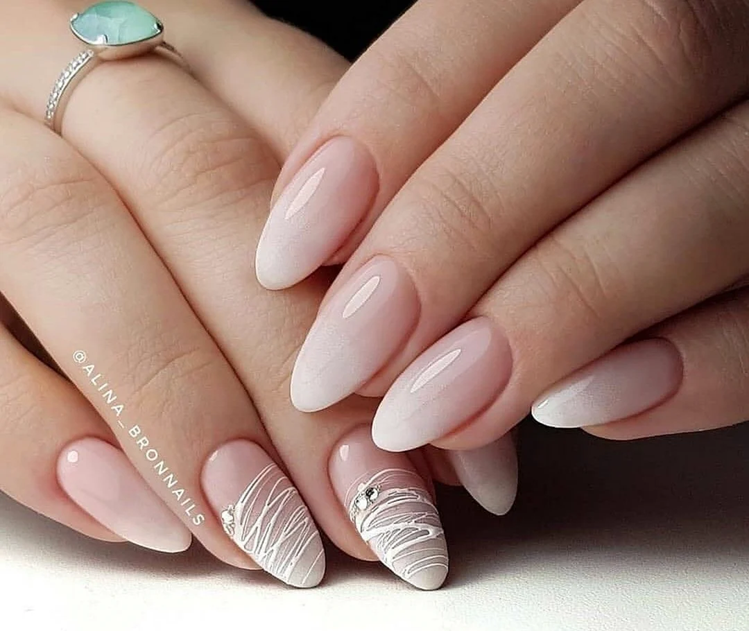 Нюдовый миндаль с градиентом