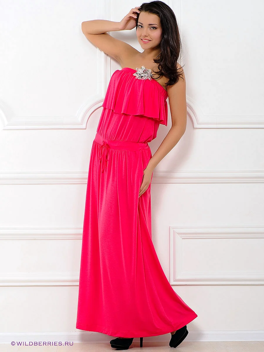 Платье малинового цвета