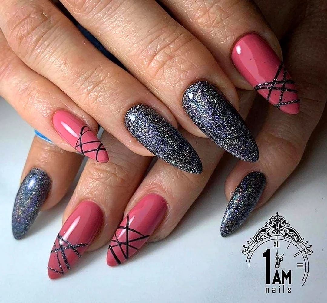 Маникюр на длинные ногти с паутинкой