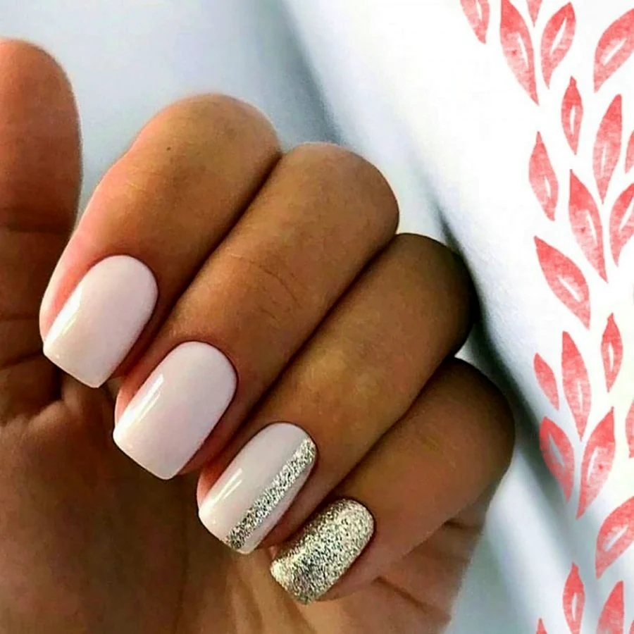 Молочный маникюр