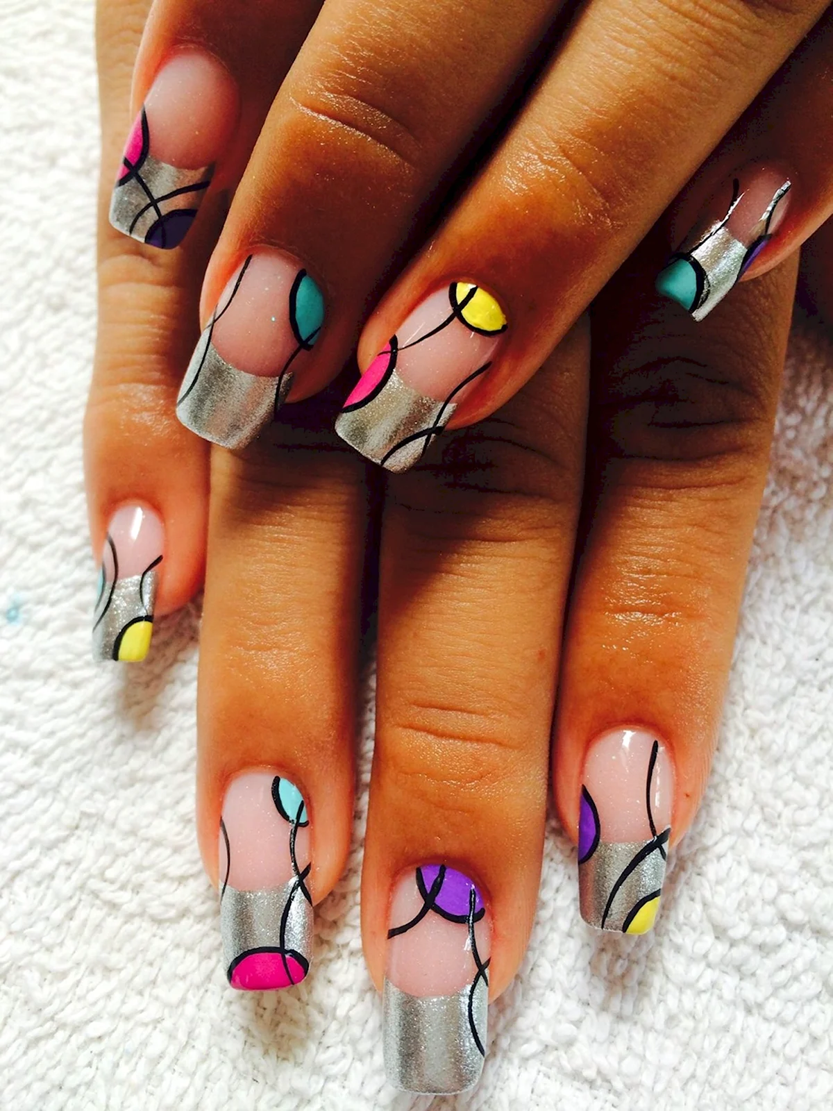 Необычный яркий френч