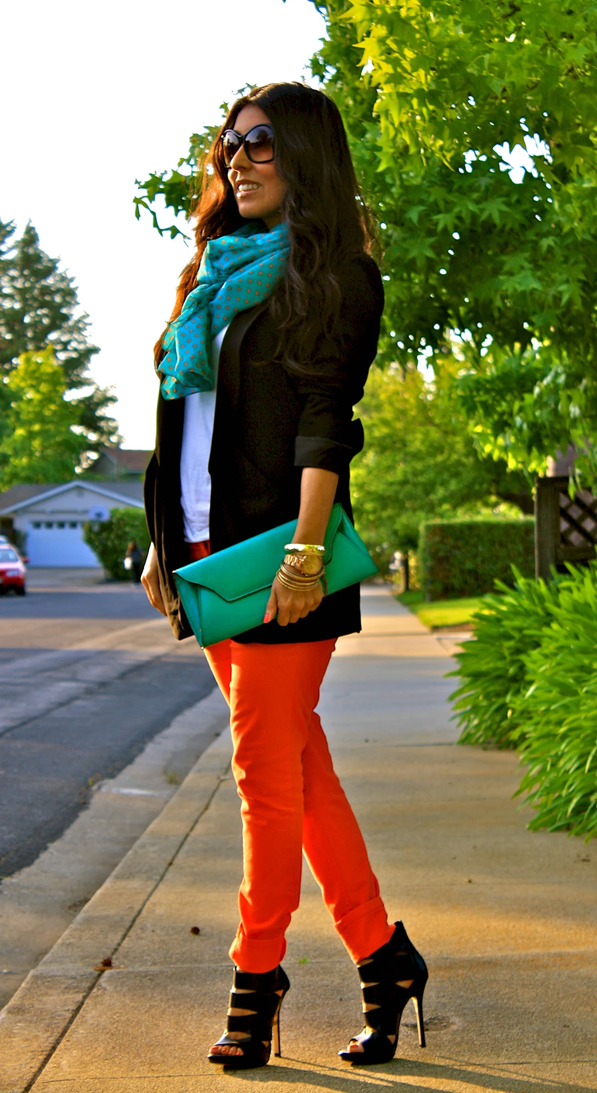 Яркие Луки для брюнеток