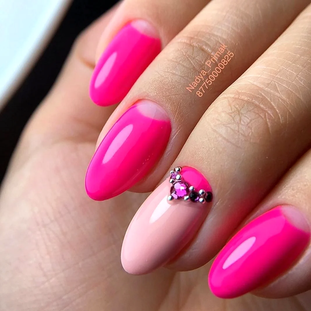 Френч миндаль фуксия