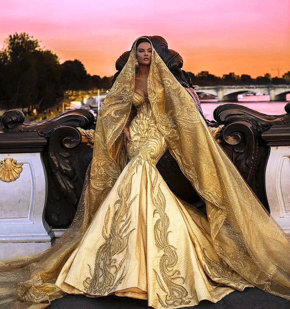 Золотистое свадебное платье