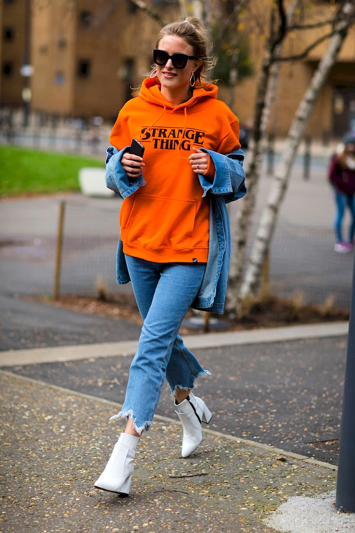 Стиль толстовка и джинсы