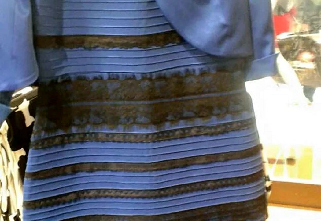 Сине чёрное платье и бело золотое