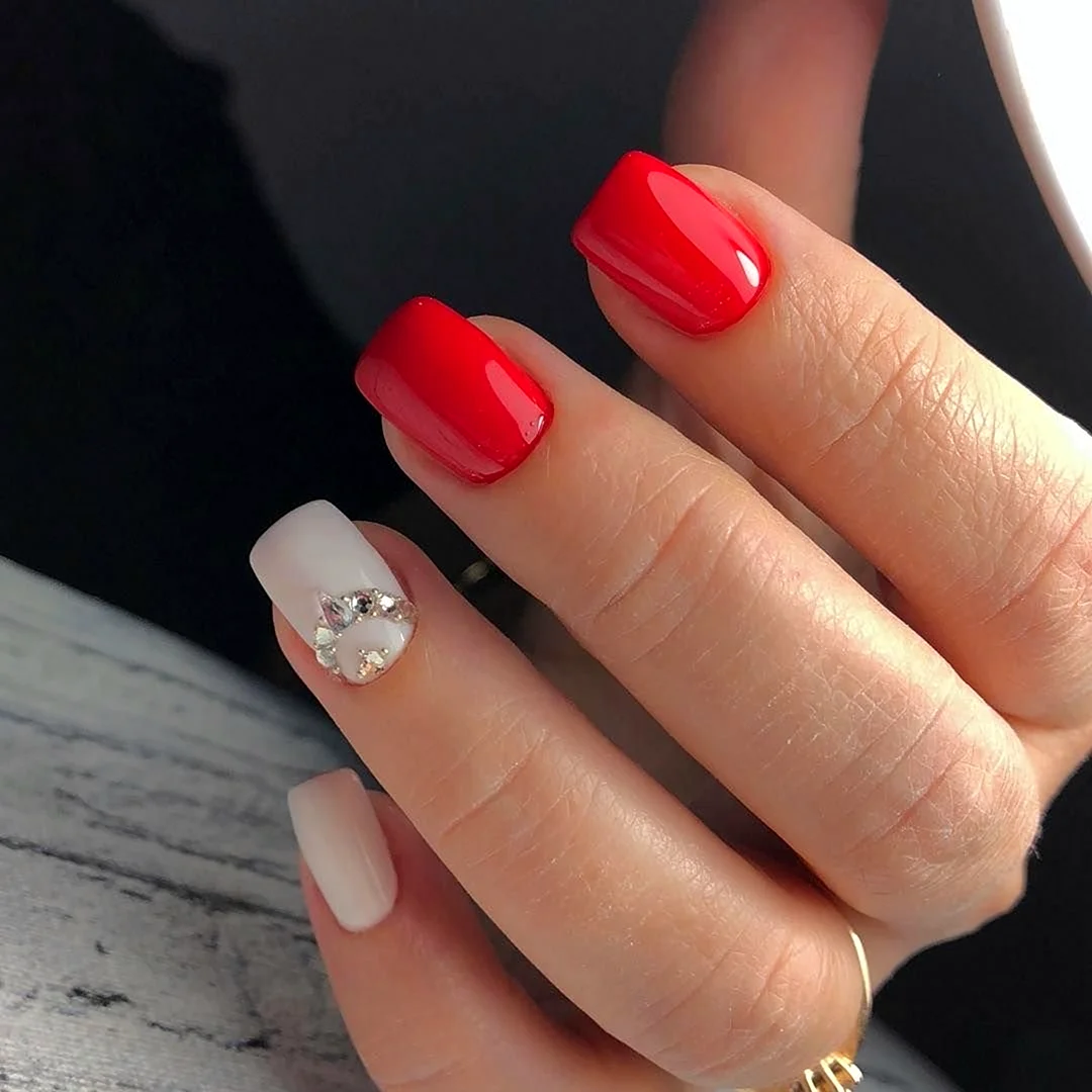 Красные квадратные ногти