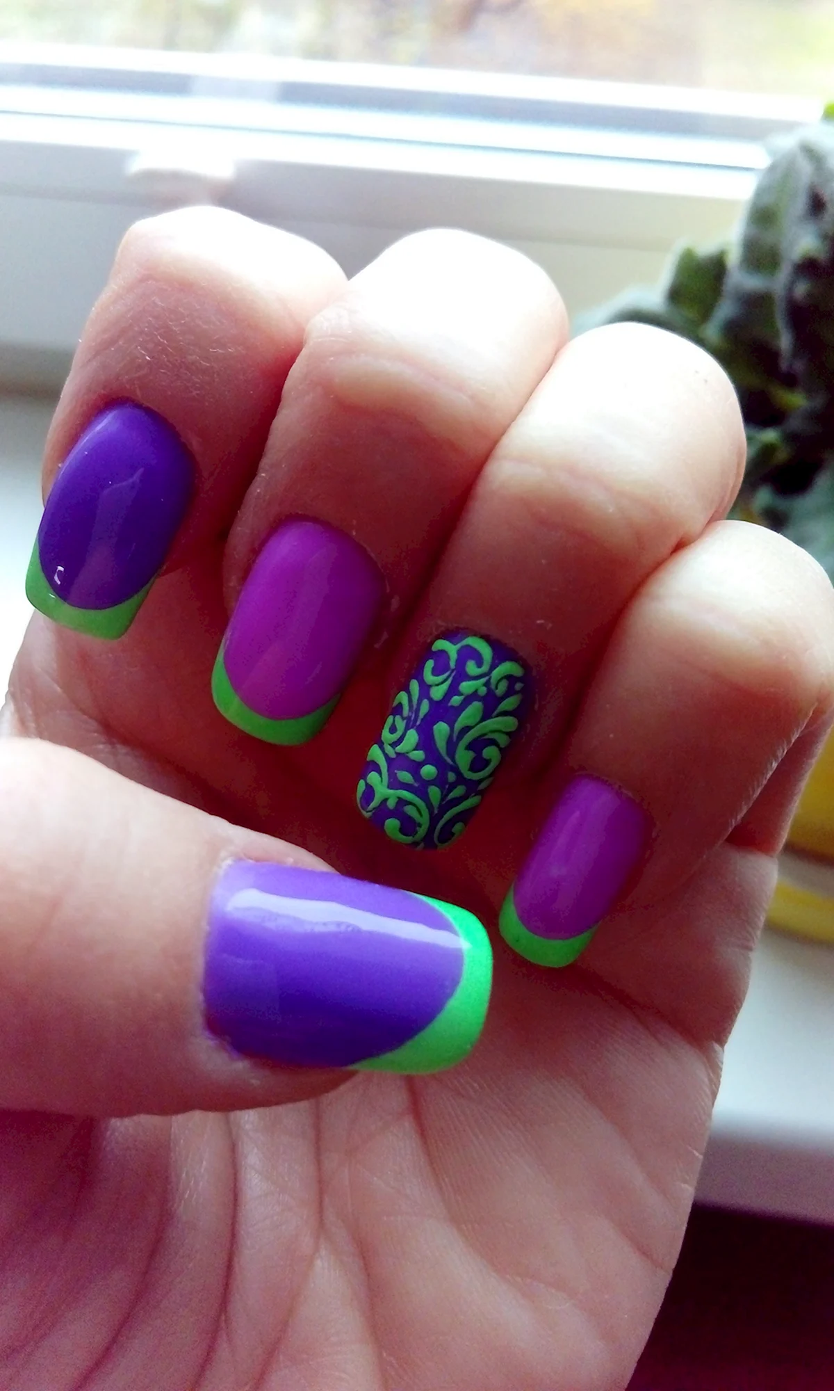 Фиолетовый маникюр