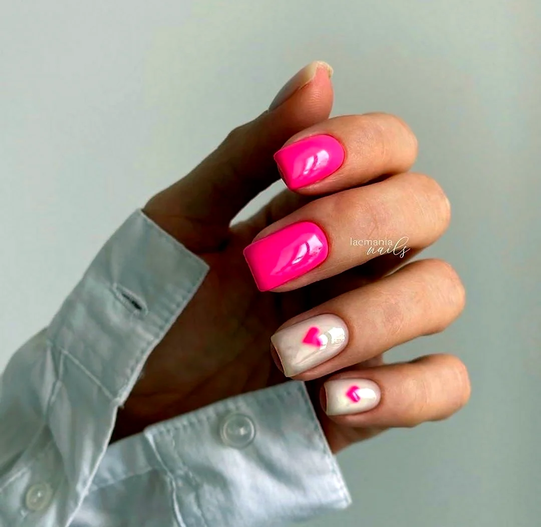 Маникюр фуксия 2022