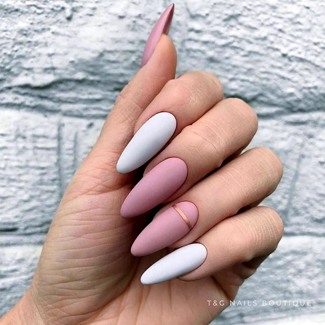 Длинные миндальные ногти