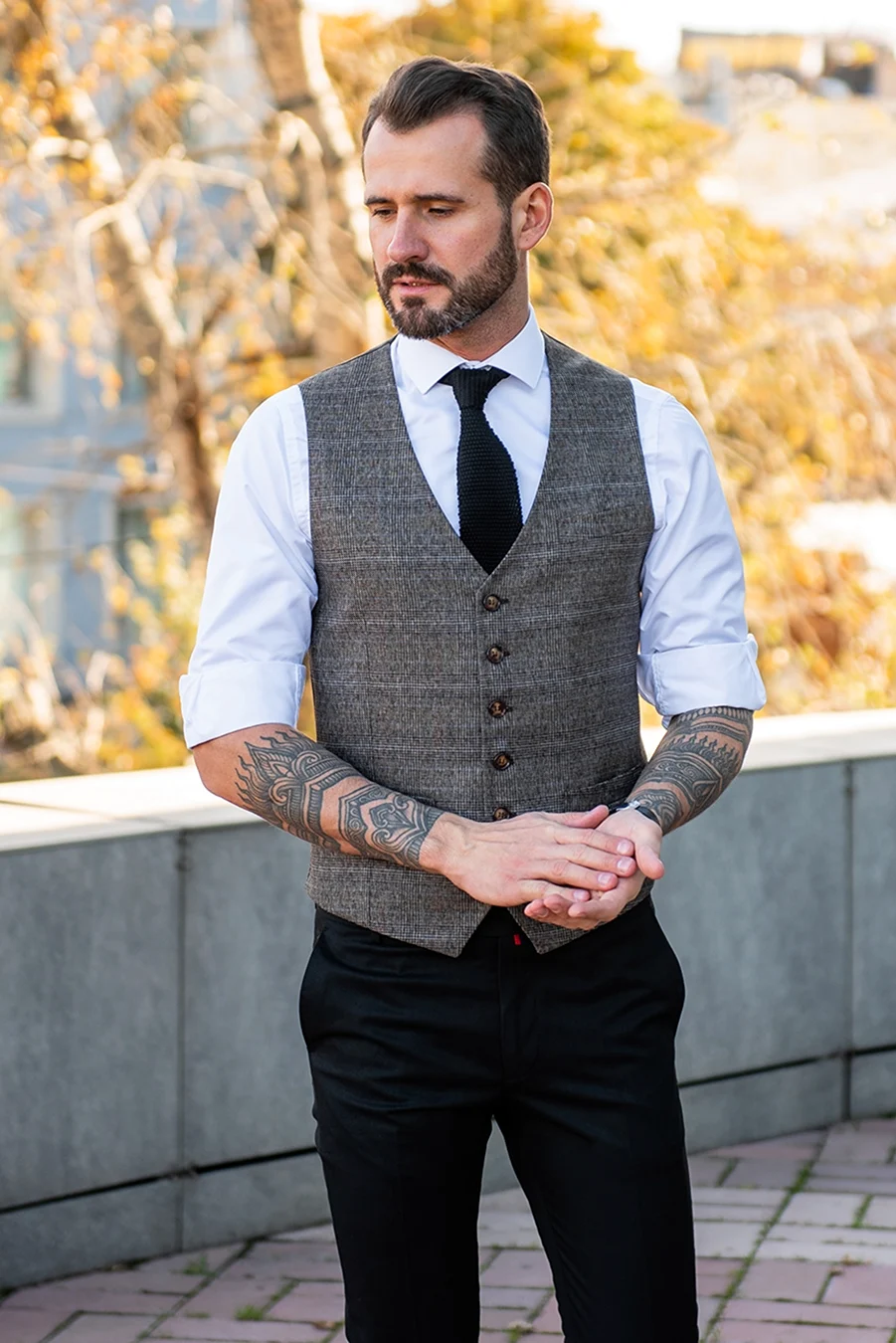 Коричневая жилетка мужская