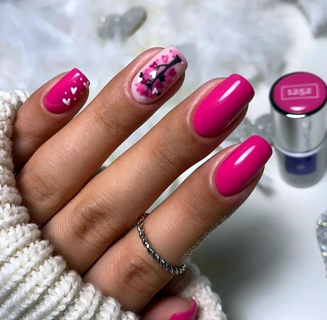 Маникюр фуксия миндаль 2021