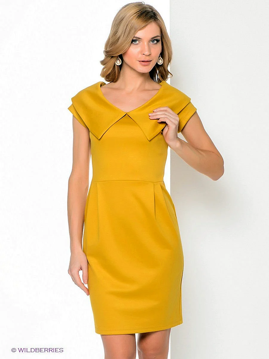 Летнее платье с воротником