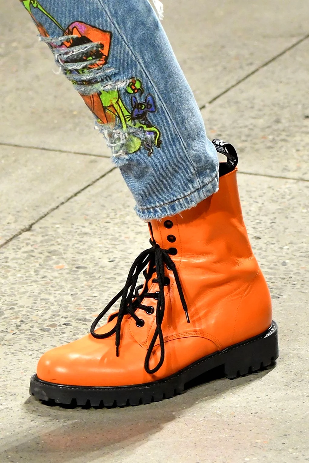 Оранжевые ботинки