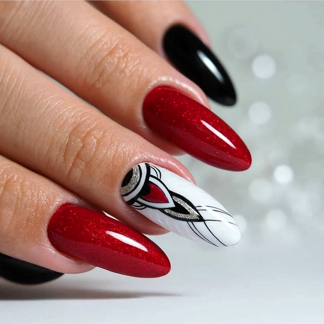 Маникюр красный с черным