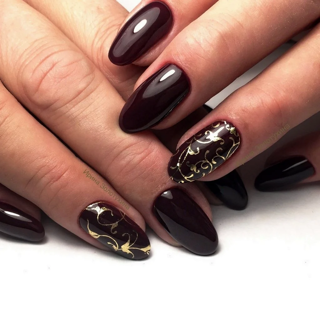 Коричневый маникюр