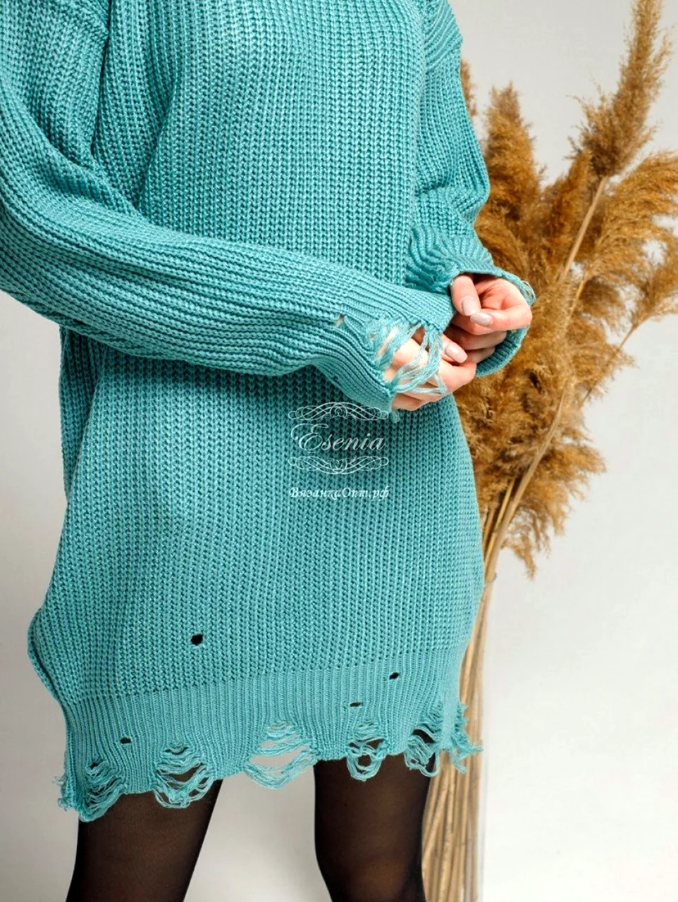 Драный свитер