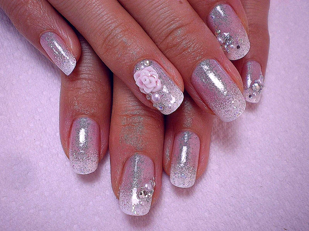 Маникюр с блестками