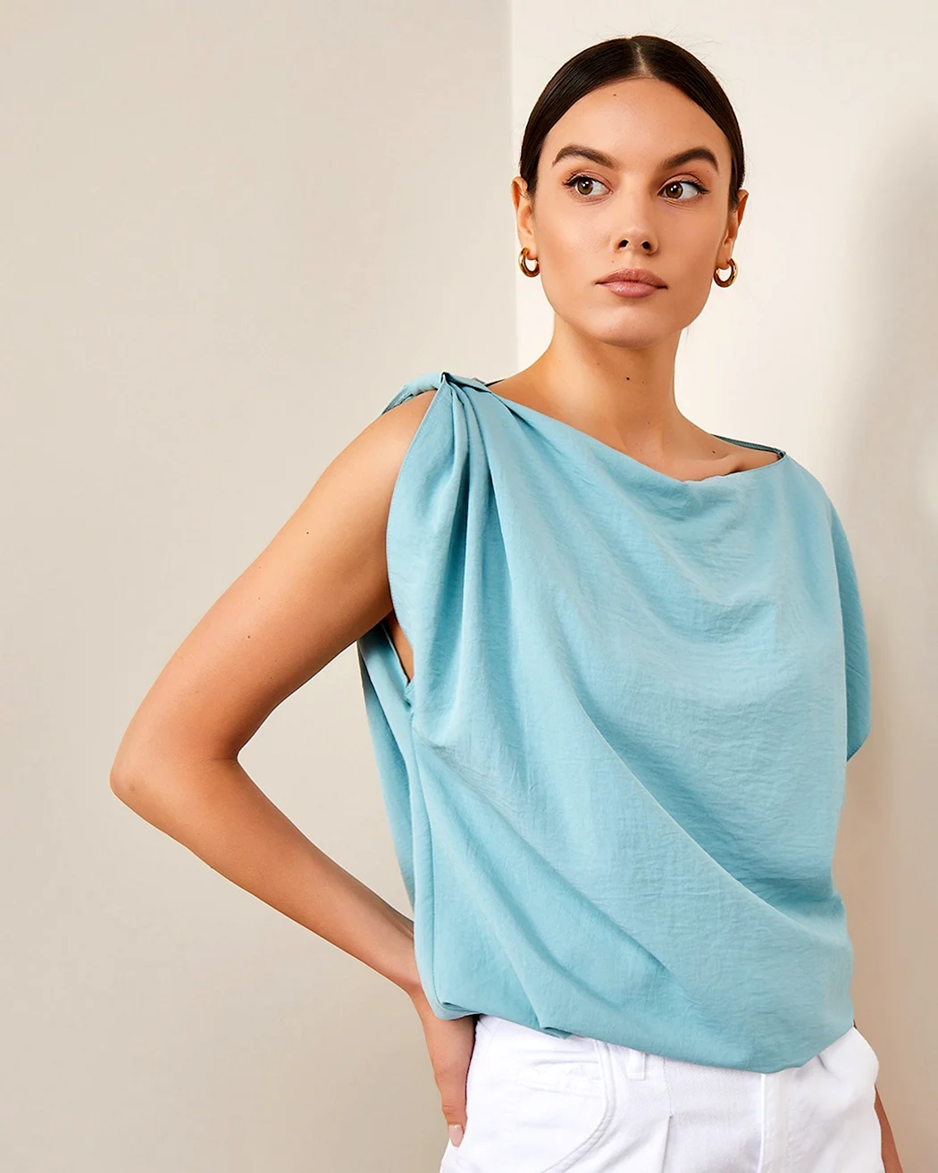 Топ с вырезом лодочка