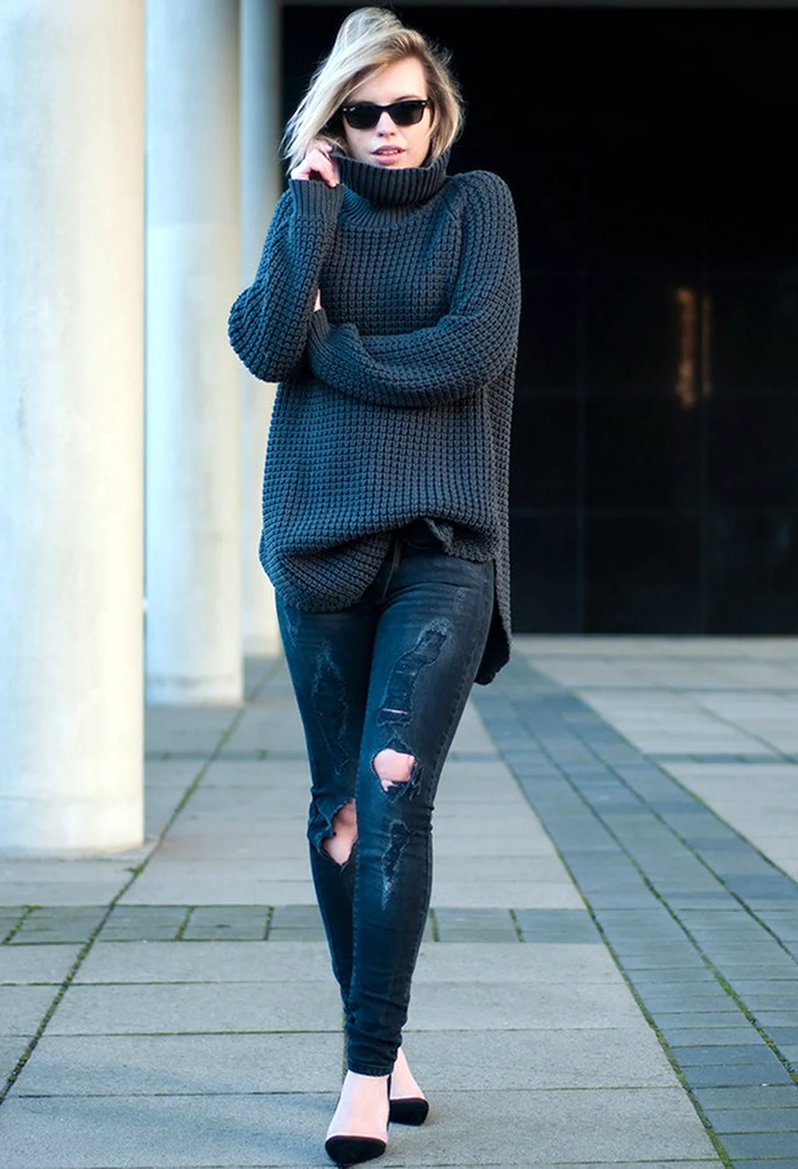 Рваный свитер оверсайз