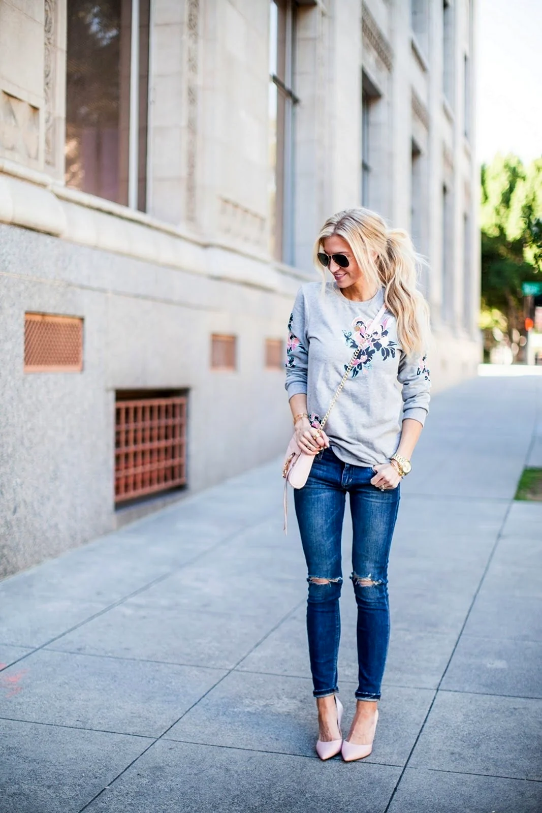 Образы с голубыми джинсами