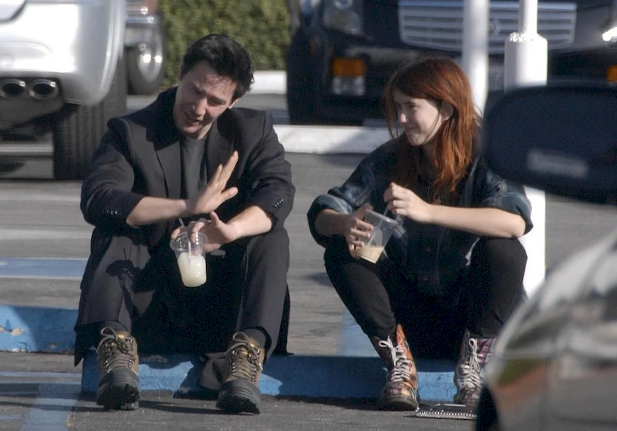 Киану Ривз на улице