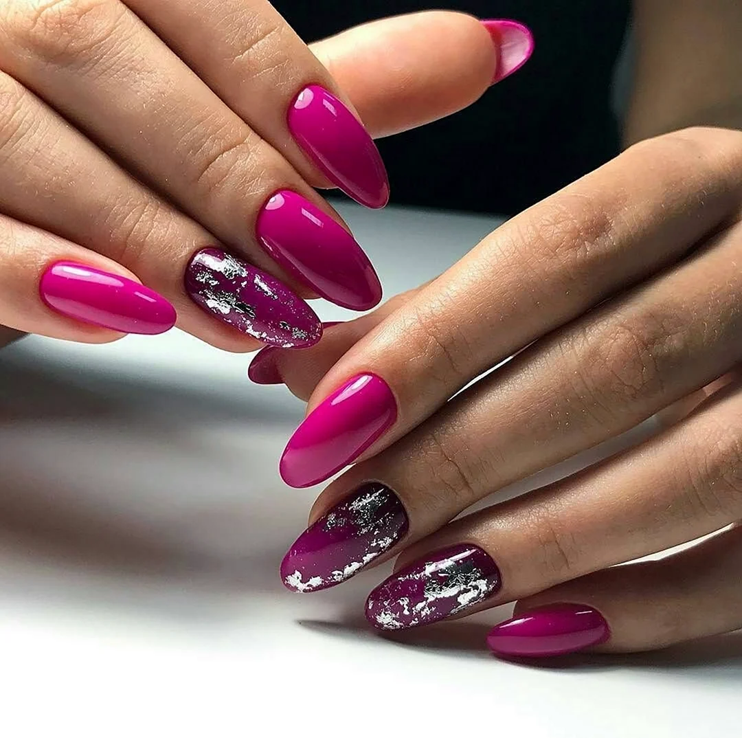 Маникюр фуксия миндаль 2021