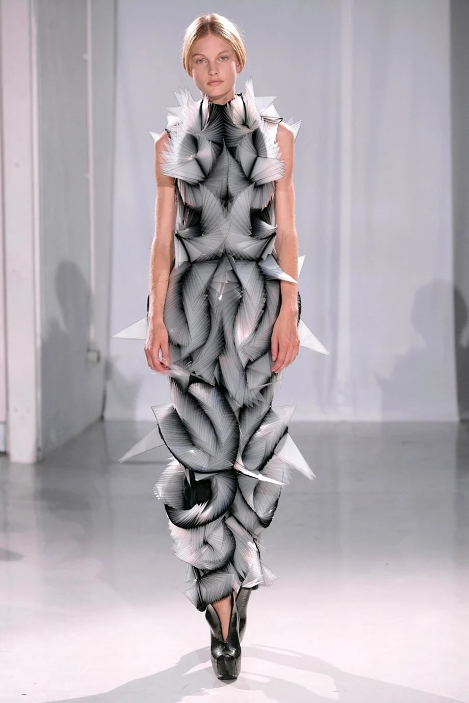 Iris van Herpen дизайнер