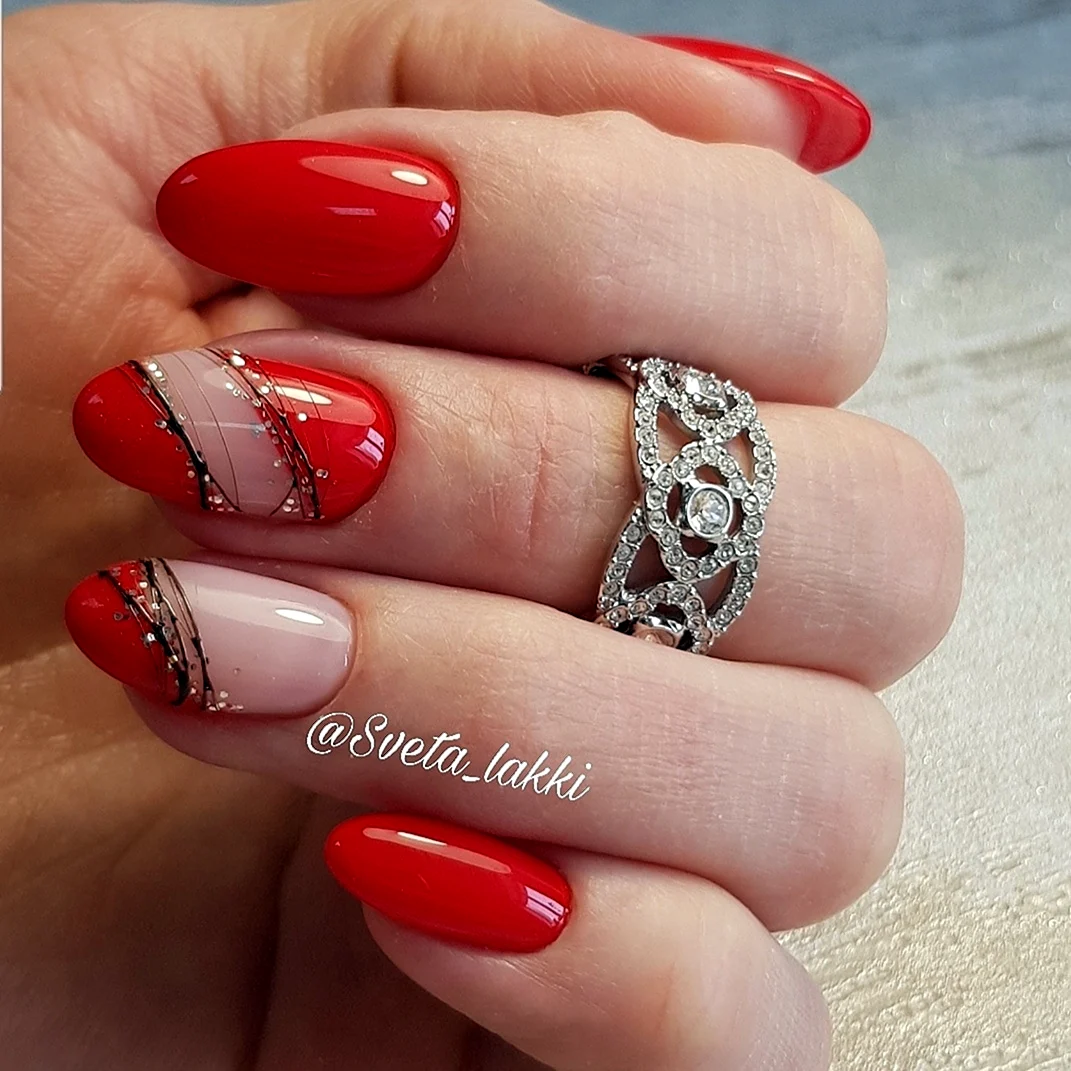 Красный маникюр с паутинкой