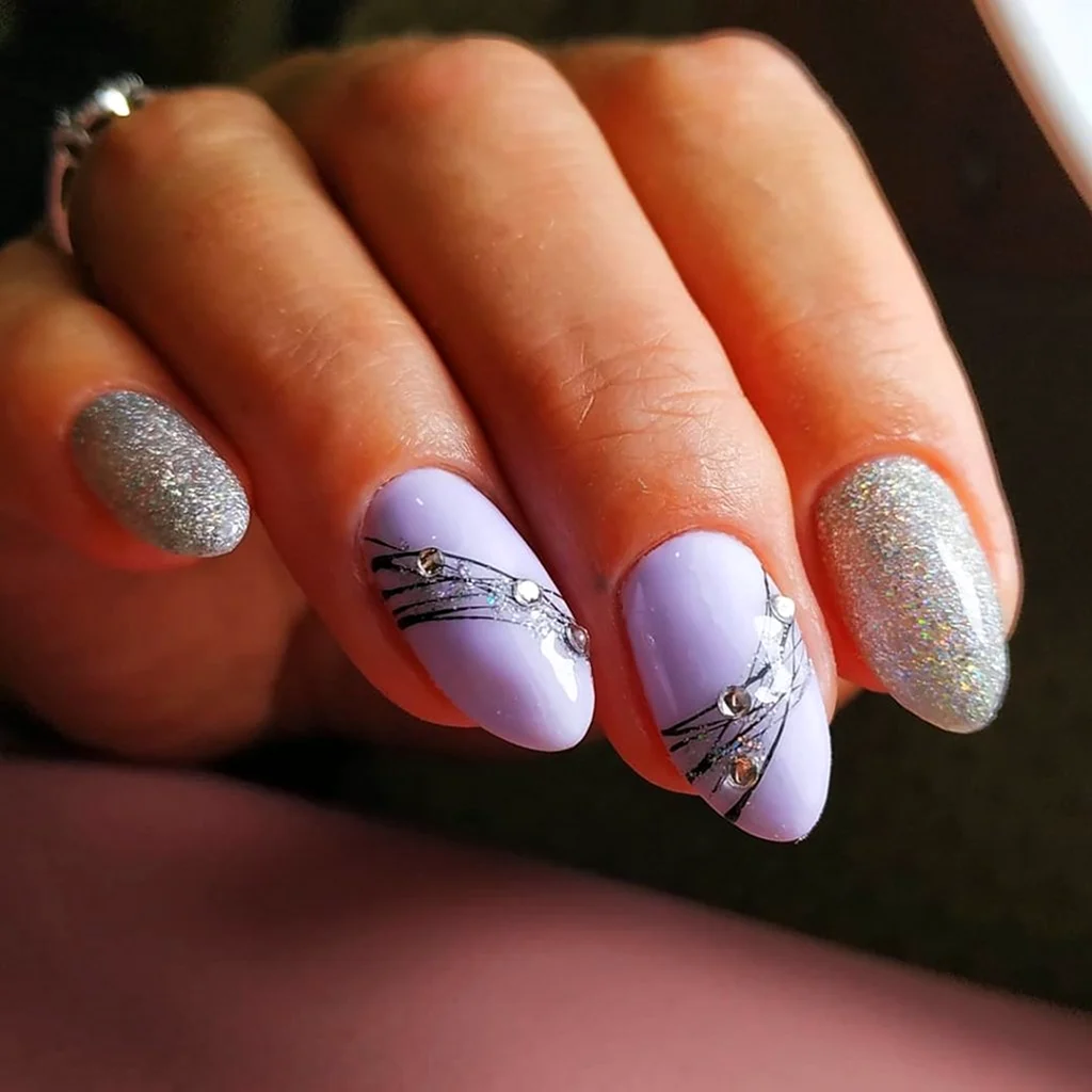 Маникюр с паутинкой