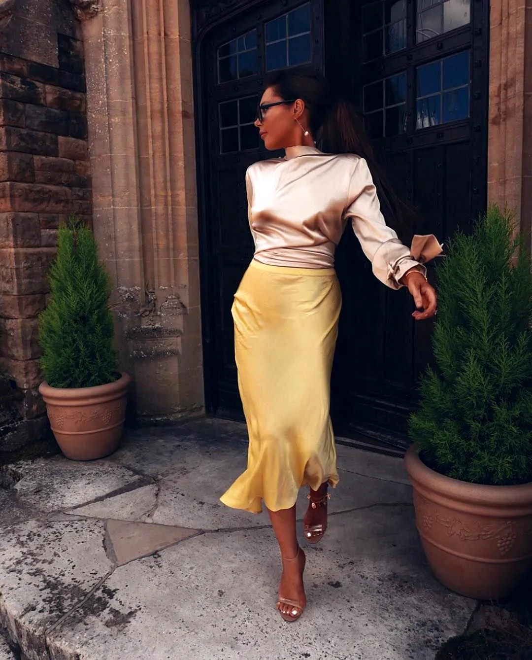 Атласная юбка миди стрит стайл