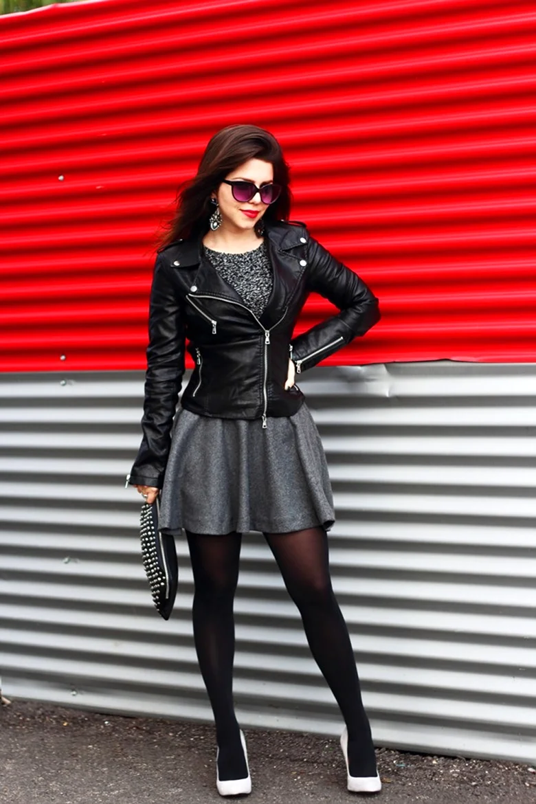 Красное платье с кожаной курткой