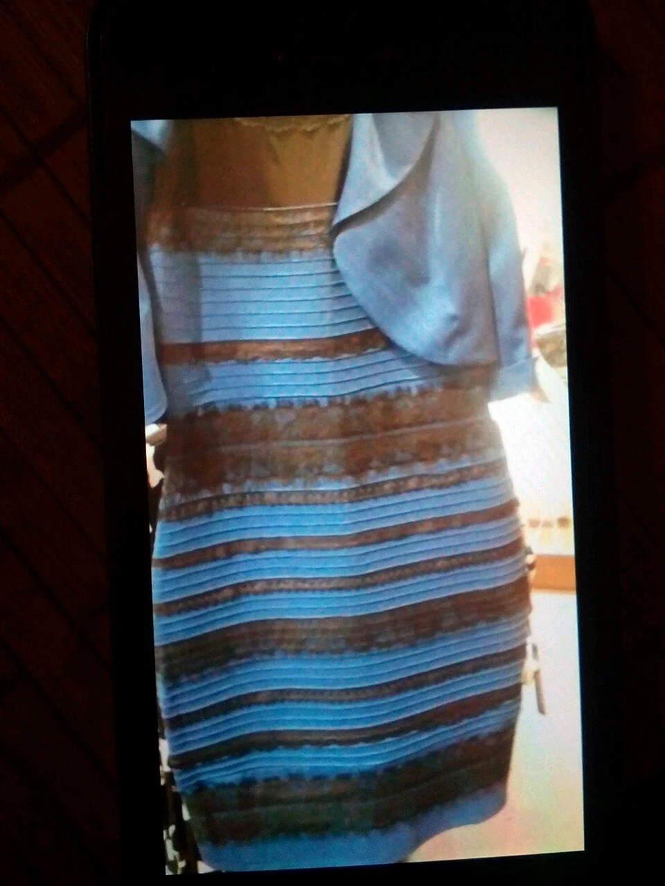 Платье непонятного цвета