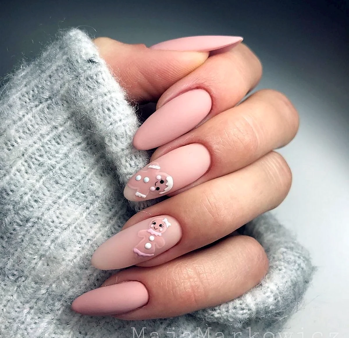 Нежные новогодние ногти