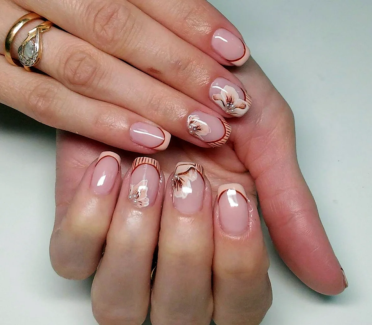 Очень красивый френч на короткие ногти