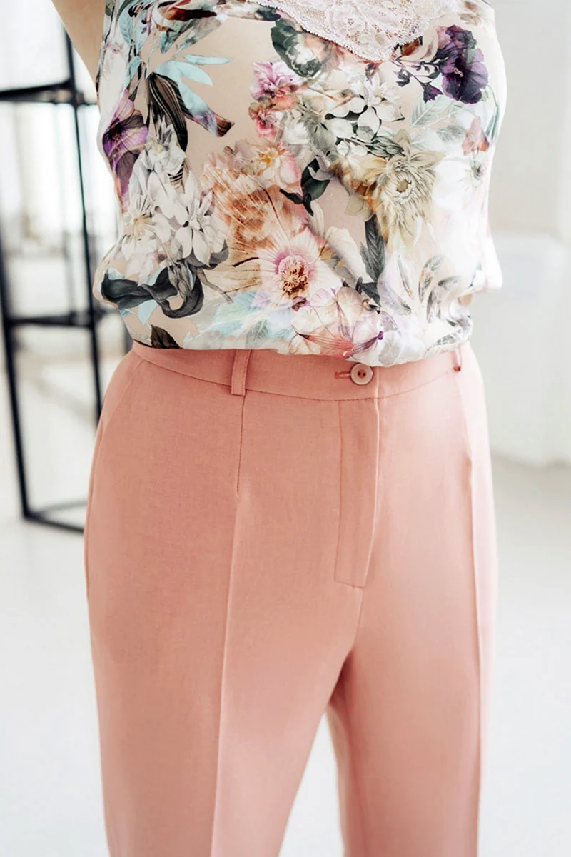 Брюки персикового цвета