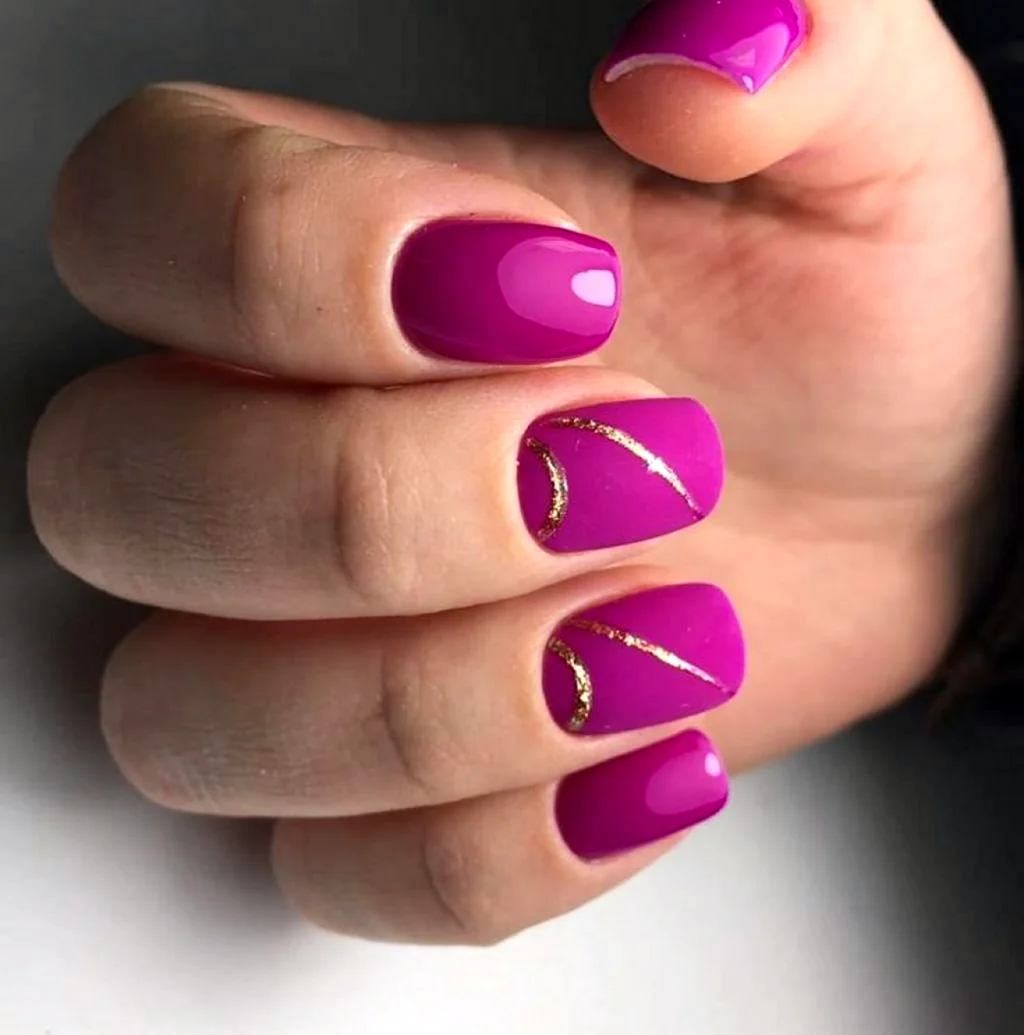 Маникюр градиент малиновый